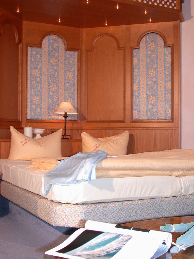 Hotel Spanischer Hof Groeditz Bagian luar foto