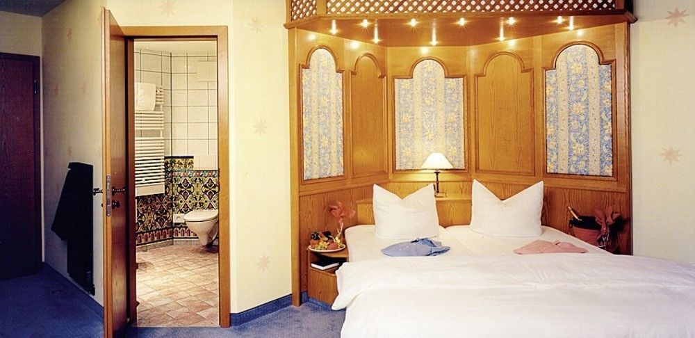 Hotel Spanischer Hof Groeditz Bagian luar foto