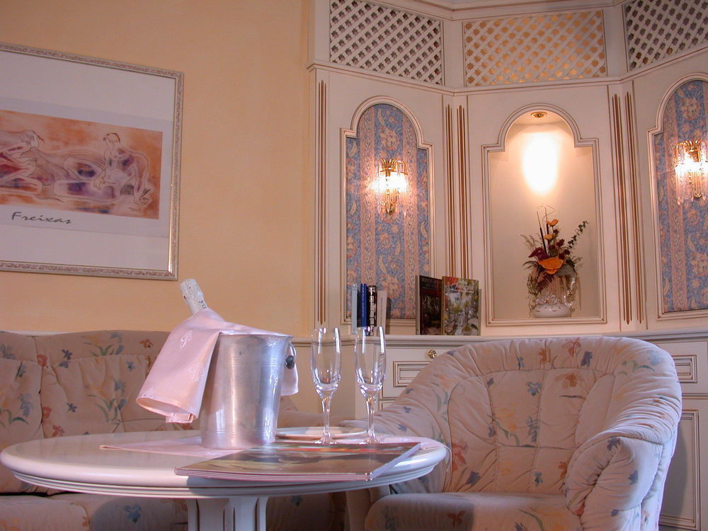 Hotel Spanischer Hof Groeditz Bagian luar foto