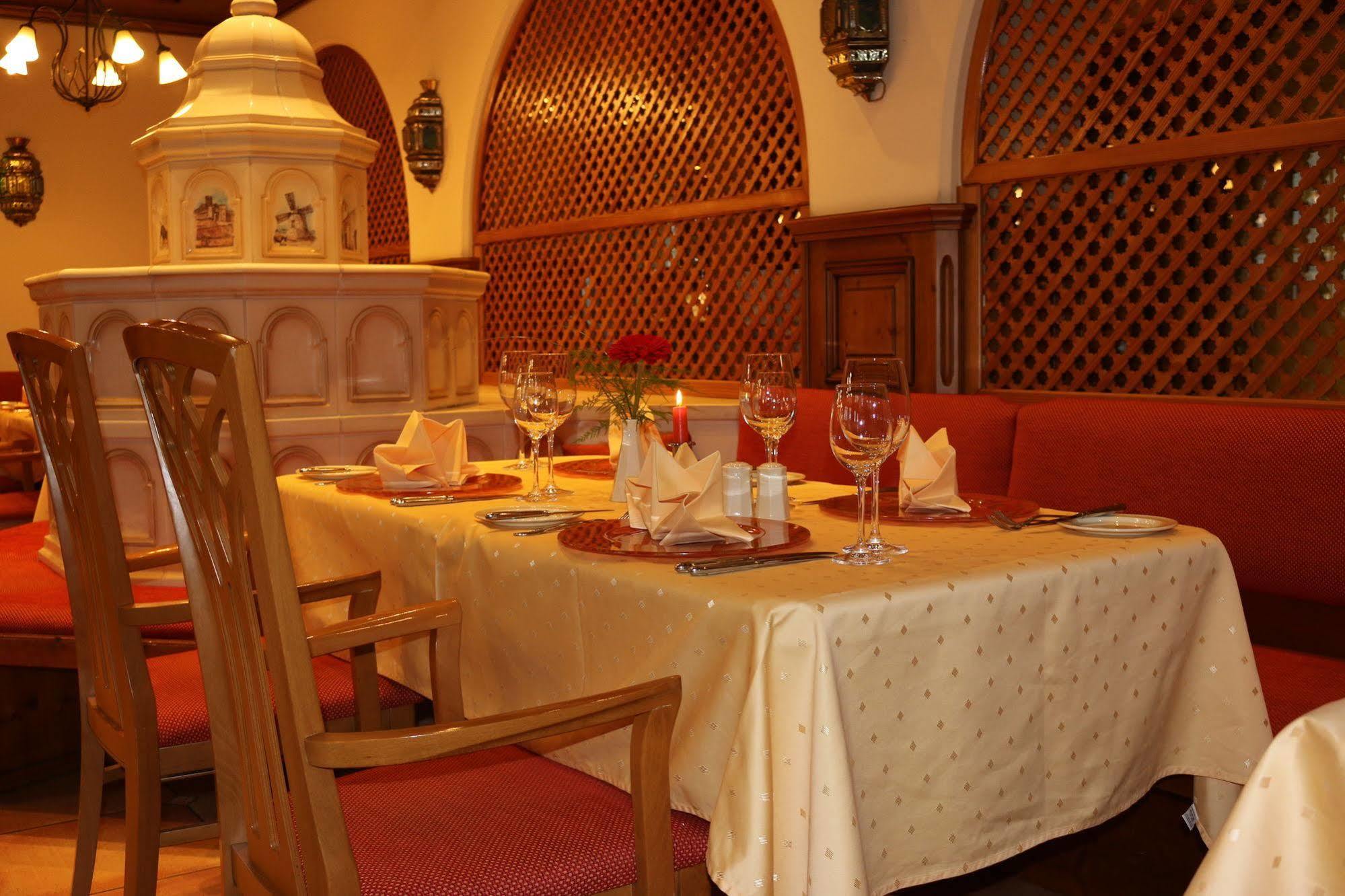 Hotel Spanischer Hof Groeditz Bagian luar foto