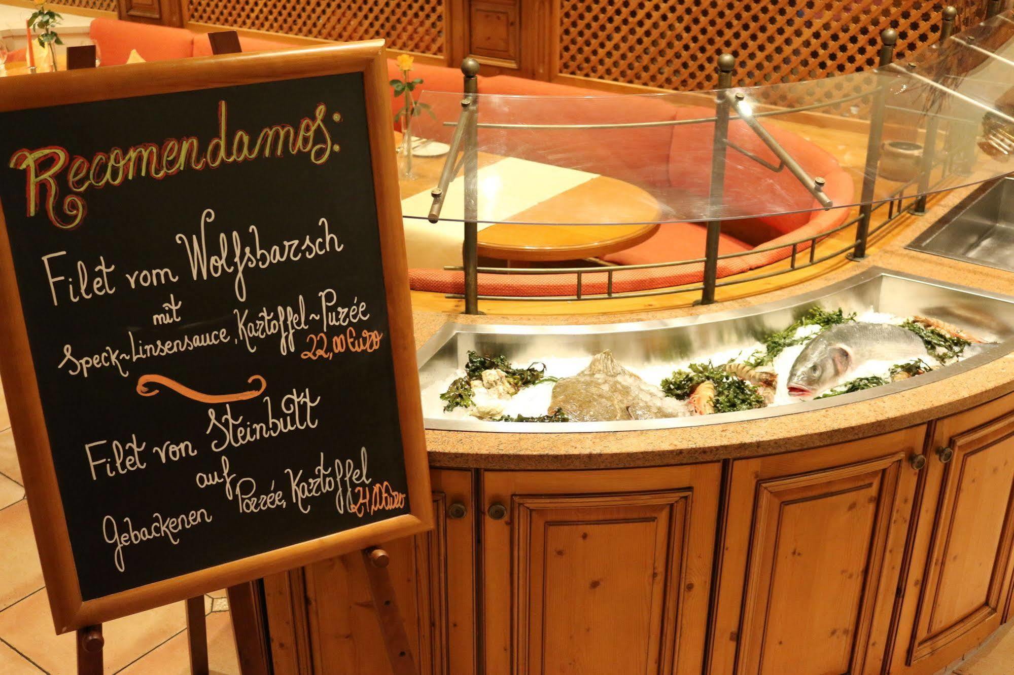 Hotel Spanischer Hof Groeditz Bagian luar foto