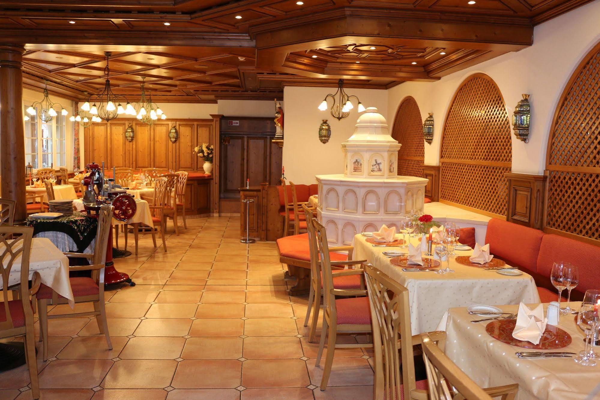 Hotel Spanischer Hof Groeditz Bagian luar foto