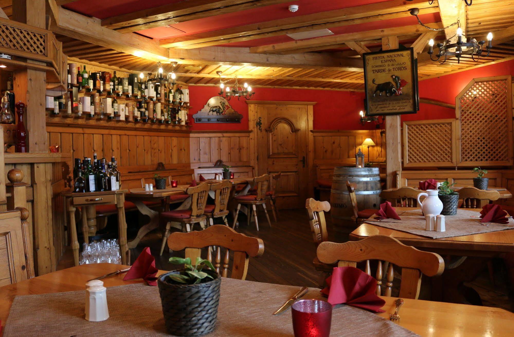 Hotel Spanischer Hof Groeditz Bagian luar foto