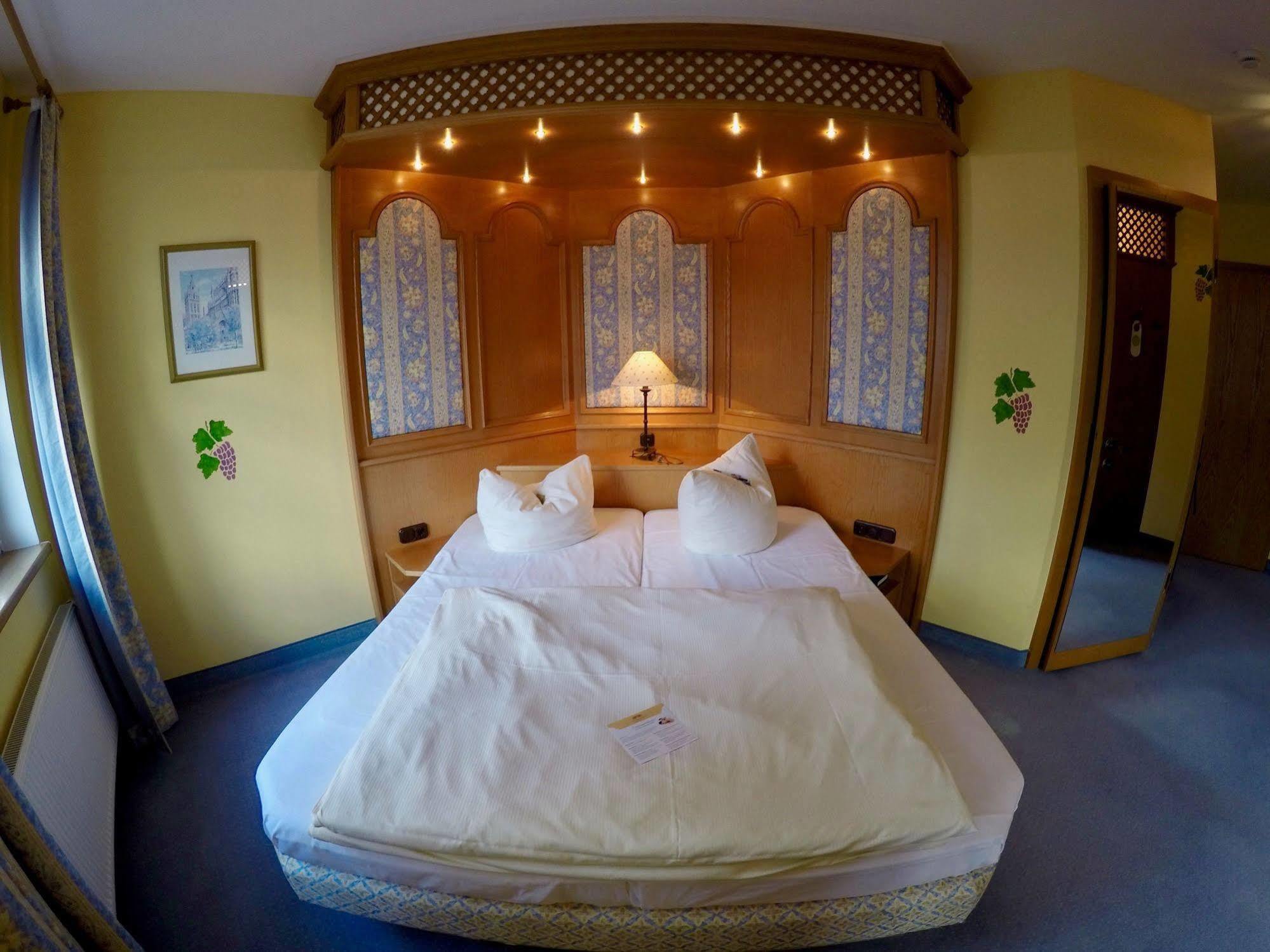 Hotel Spanischer Hof Groeditz Bagian luar foto