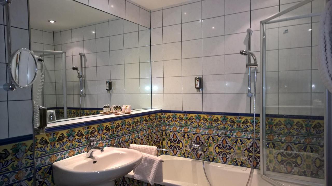 Hotel Spanischer Hof Groeditz Bagian luar foto