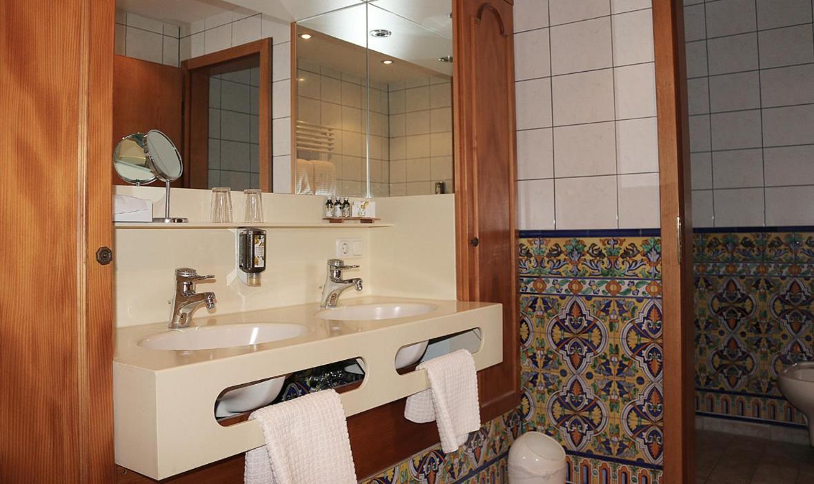 Hotel Spanischer Hof Groeditz Bagian luar foto