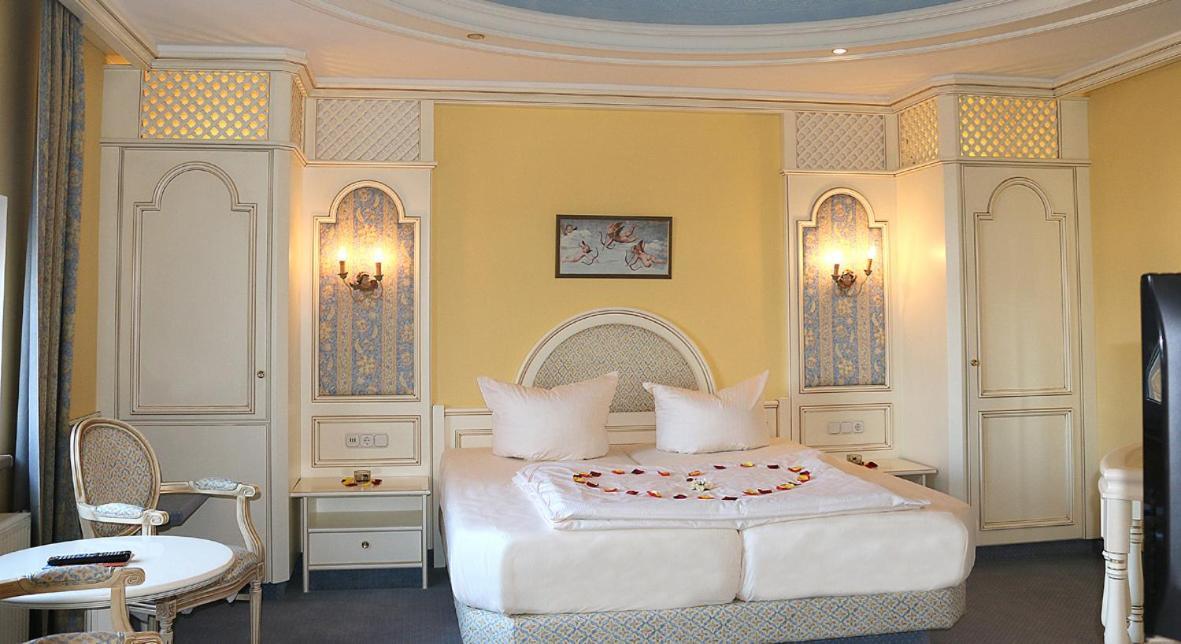 Hotel Spanischer Hof Groeditz Bagian luar foto