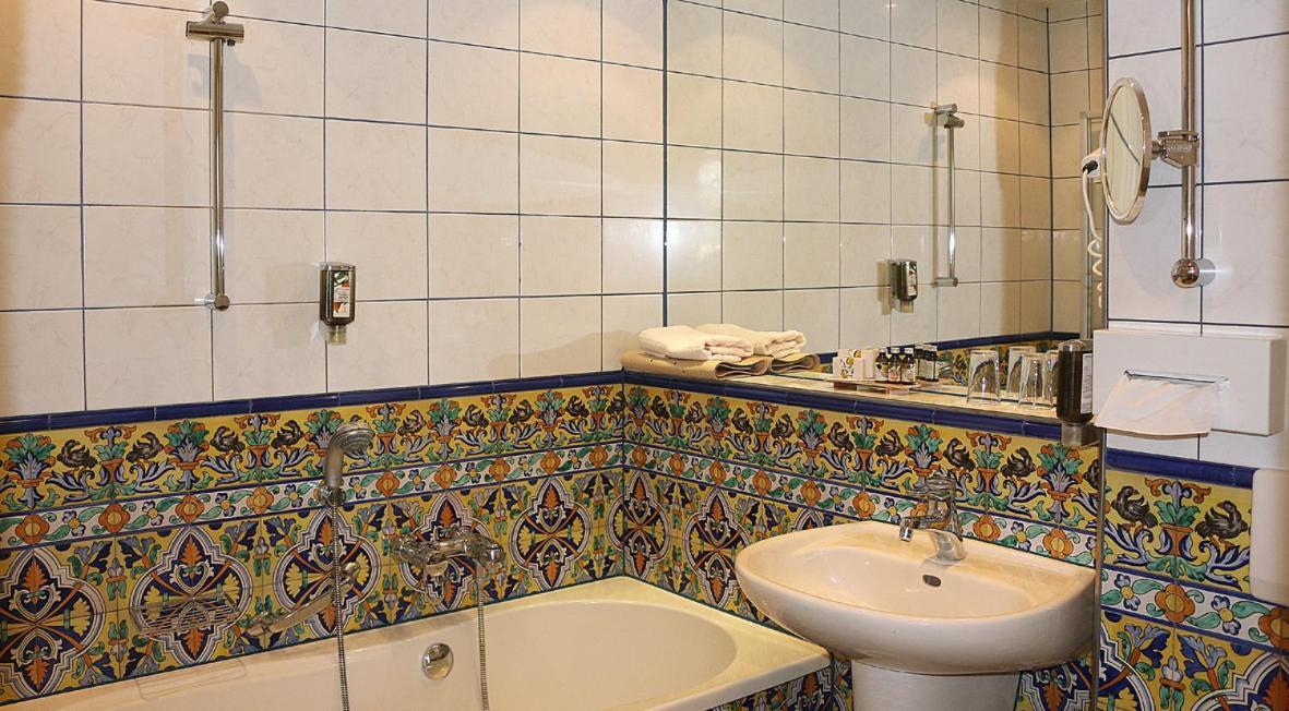 Hotel Spanischer Hof Groeditz Bagian luar foto
