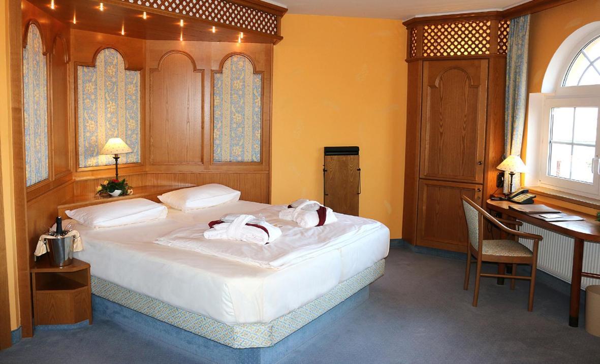 Hotel Spanischer Hof Groeditz Bagian luar foto
