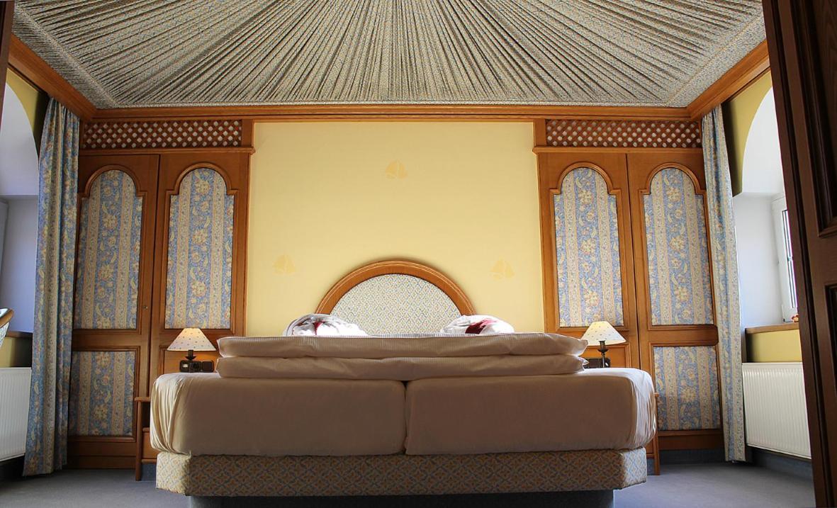 Hotel Spanischer Hof Groeditz Bagian luar foto