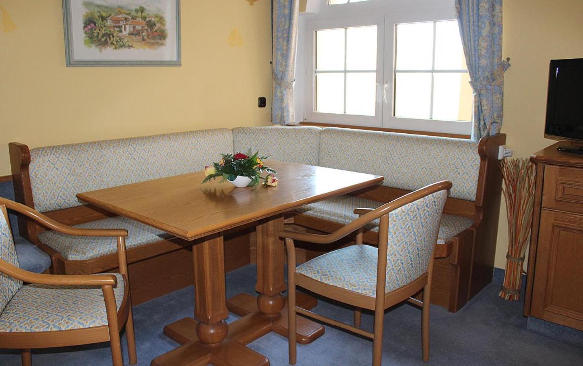 Hotel Spanischer Hof Groeditz Bagian luar foto