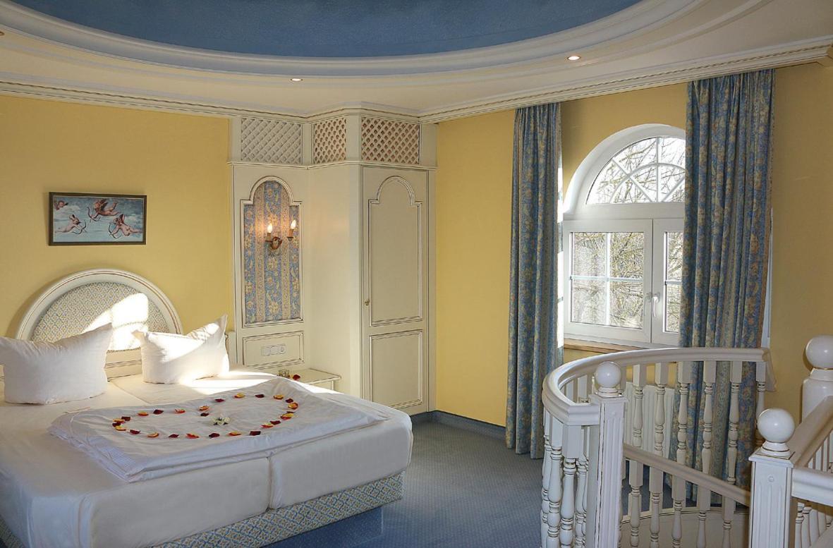 Hotel Spanischer Hof Groeditz Bagian luar foto
