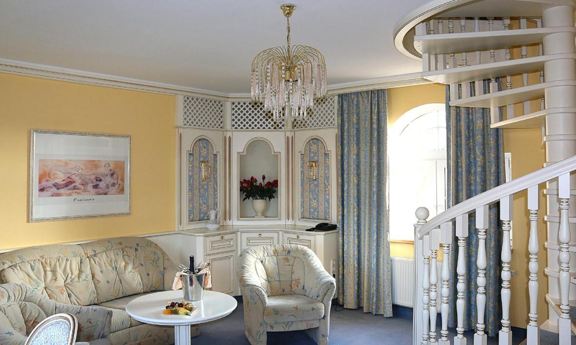 Hotel Spanischer Hof Groeditz Bagian luar foto