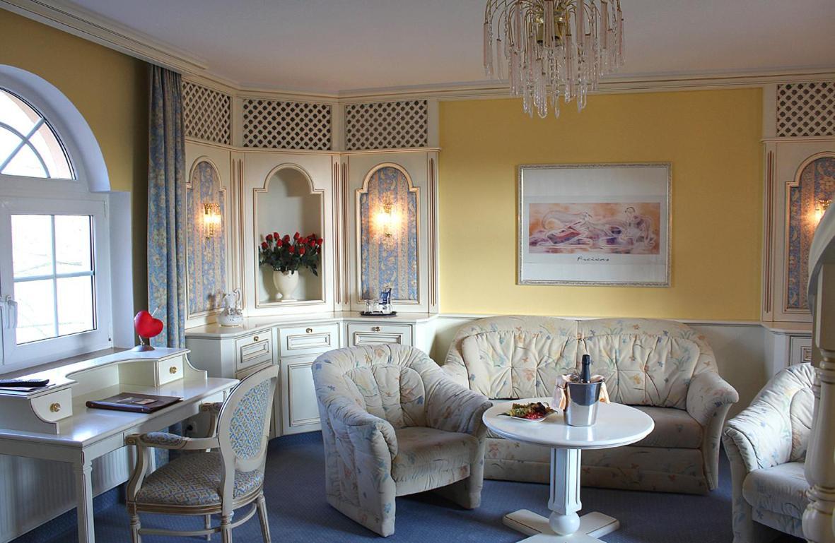 Hotel Spanischer Hof Groeditz Bagian luar foto